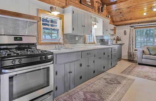 Mayfield Cabin | Arbutus Lake Cottage