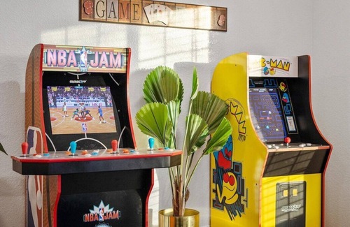 Citrus Heights House | Arcade Games w King Beds and a Private Backyard