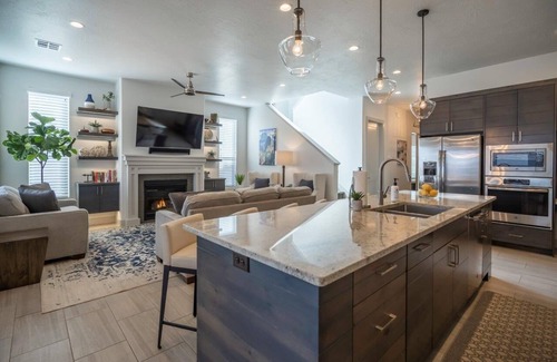 Santa Clara House | Arcadia 28/29 | Sleeps 40! 10 Bedrooms * 2 Private Hot Tubs * Pool Table * Ping