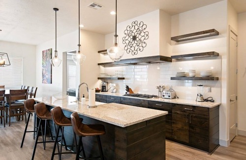 Santa Clara House | Arcadia 28/29 | Sleeps 40! 10 Bedrooms * 2 Private Hot Tubs * Pool Table * Ping