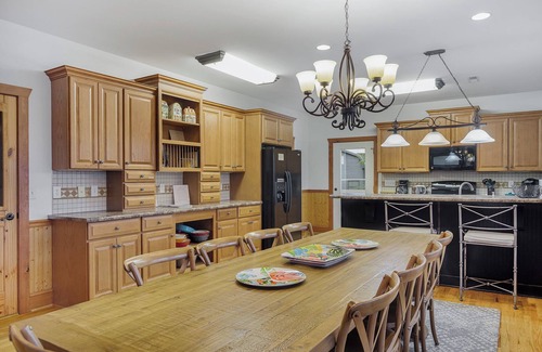 Crane Hill House | Arches: 8 BR, 8 BA in Crane Hill, Sleeps 24