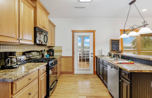 Crane Hill House | Arches: 8 BR, 8 BA in Crane Hill, Sleeps 24
