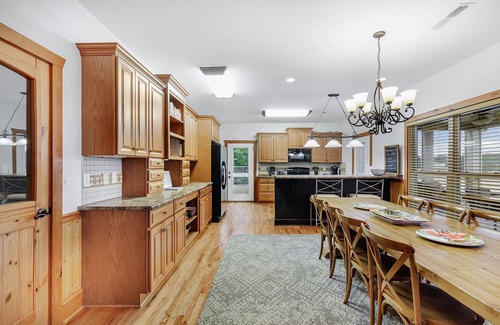 Crane Hill House | Arches: 8 BR, 8 BA in Crane Hill, Sleeps 24