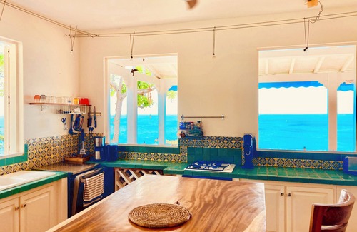 Les Anses-d'Arlets Villa | Architect-designed villa, unique location, 180° view. New concierge service.
