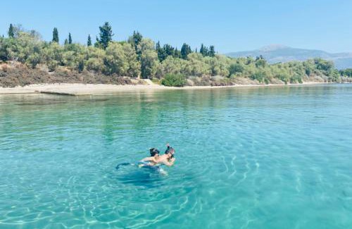 Malakonta Villa | Architect designed house with pool and private beach