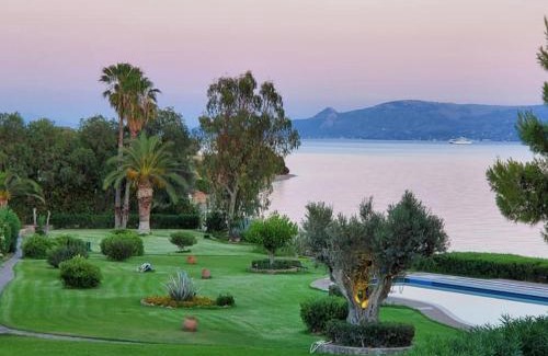 Malakonta Villa | Architect designed house with pool and private beach