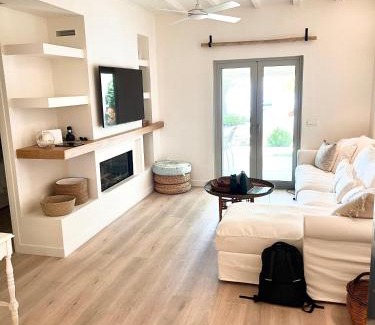 Malakonta Villa | Architect designed house with pool and private beach