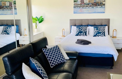 Redcliffe Apartment | Arena on Sydney 10a - Close to Redcliffe