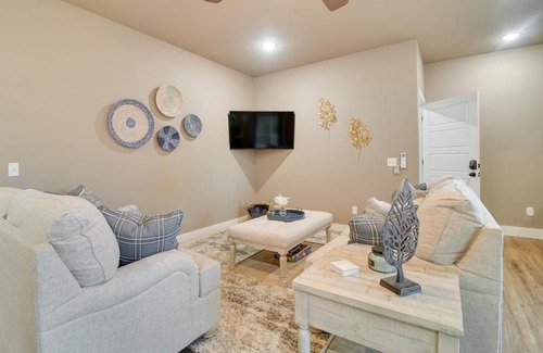 Farmington House | Arkansas Guest Suite with Deck Near Fayetteville!