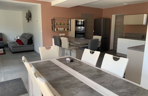 Arles Villa | ARLES Modern villa with heated pool, jacuzzi and electric hook-up point