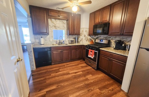 South Arlington House | ARLINGTON HOUSE NEAR THE STADIUM!