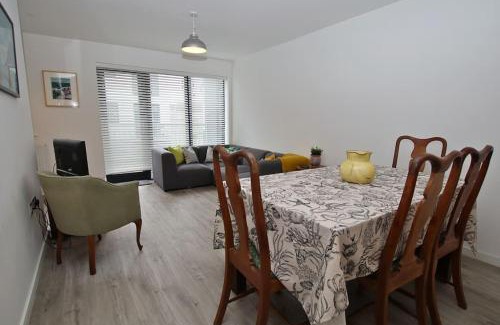 Hele House | Armada Close - 3 Story Home Close to Tunnels Beach
