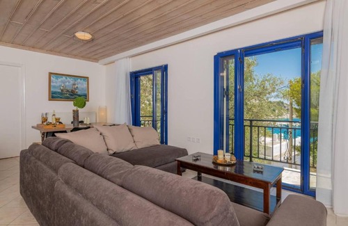 Korithi Apartment | Armiriki Home with sea views, 50m from St Nikolaos Port