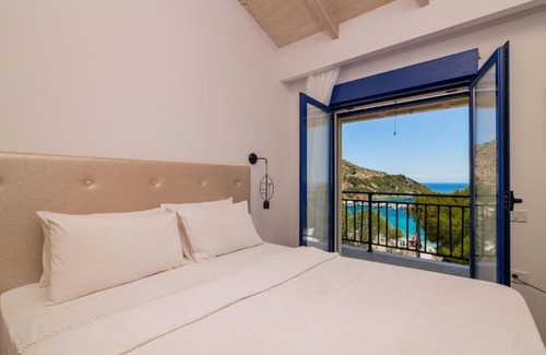 Korithi Apartment | Armiriki Home with sea views, 50m from St Nikolaos Port