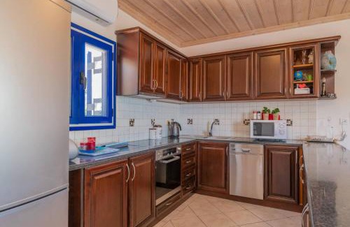 Korithi Apartment | Armiriki Home with sea views, 50m from St Nikolaos Port