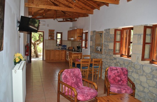 Lefktro Villa | Armonia 2 villa in quiet area 900 meters from the sea