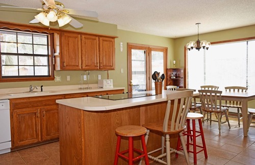 Red River House | Arnolds River Retreat - In town - On The River - Cable - Washer/Dryer - Wood Sto