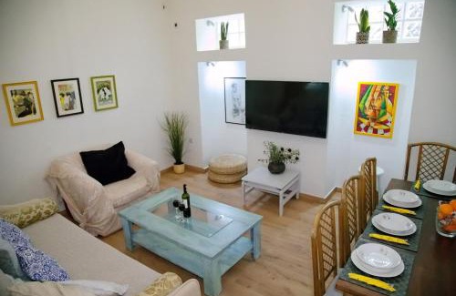 Athens Villa | Aroura Homes Garden House 2BR 2BA Free Parking