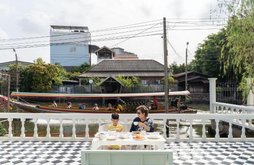 Phasi Charoen Villa | Arpo Pool Villa Riverside Bangkok