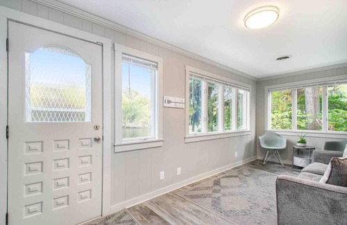 Bristol Villa | Arrowhead Riverfront Kayaks/Patio 30 Min to ND!