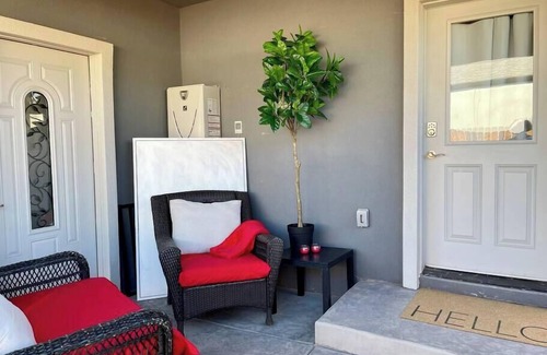 Southeastern Sacramento House | ART HOUSE, king beds near the breweries