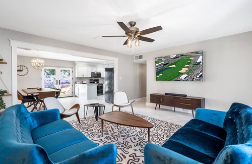 Cox Heights House | Art Lovers' Retreat |Pool-Golf-Minutes to Old Town