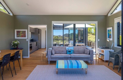Onetangi House | Art Lovers Retreat | Stay Waiheke