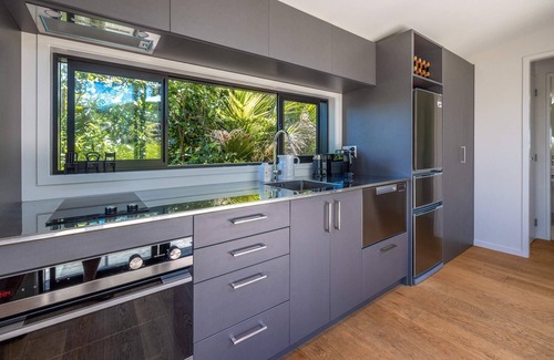 Onetangi House | Art Lovers Retreat | Stay Waiheke