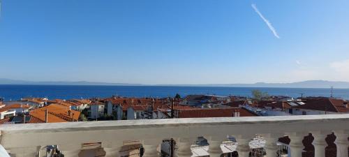 Polichrono Apartment | Artemis Apartments Тюркоазна гледка към морето