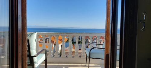 Polichrono Apartment | Artemis Apartments Тюркоазна гледка към морето