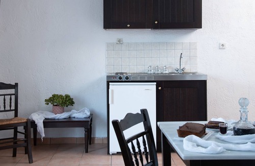 Karavostasi Apartment | Artemis -Traditional stone built studio apartment