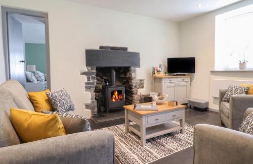 Tywyn House | Arthurs Cottage