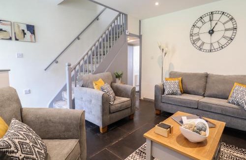 Tywyn House | Arthurs Cottage