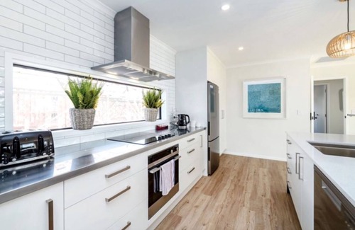 Martinborough House | Arthurs Vineyard - stunning 4 bedroom house is Pinot Grove