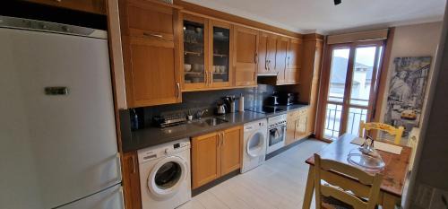 Cimadevilla Apartment | Artillería 10 - 2 hab 2 baños, Con garaje y Wifi - VUT-3845-AS