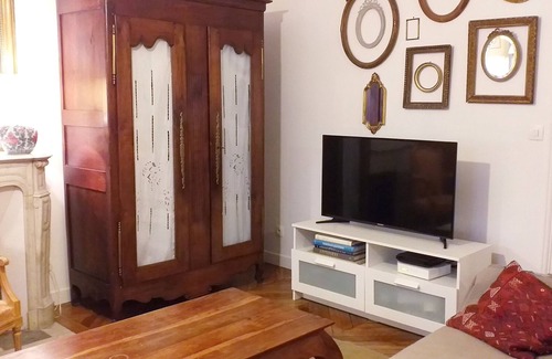 Saint-Vincent-de-Paul Apartment | artist apartment with piano 80 m2, artist apartment with piano