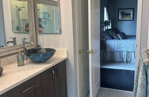 Tallahassee House | Artist residency in Tallahassee is a beautiful 3 bedroom home with an office.