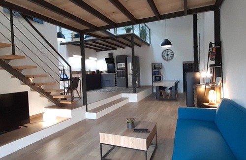 Saint-Chinian Other | Artist's studio converted into a Loft