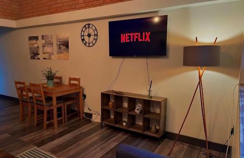 Sheffield City Centre Apartment | Artistic, Cozy, Stylish, Open Plan, City Centre 1BR