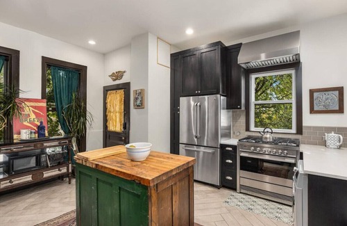 Buckman Neighborhood Apartment | Artistic Victorian Gem in a Trendy neighborhood