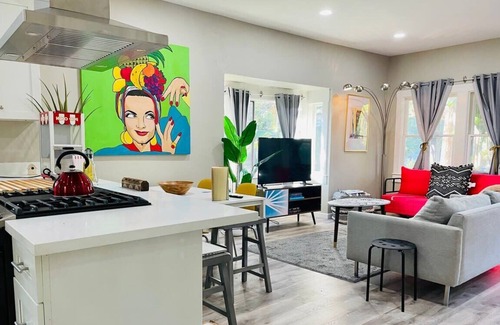 Southeastern Sacramento House | Artists Bungalow ARCADE King Beds near the beat