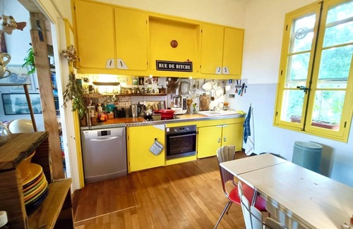 Saint-Henri Apartment | Artists' house. Wide sea and harbor views. And garden with chalet