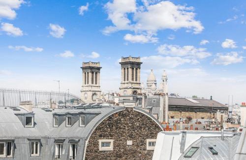 10th Arrondissement Apartment | Artists' studio on the roofs of Montmartre - Welkeys