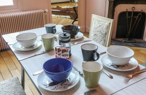 10th Arrondissement Apartment | Artists' studio on the roofs of Montmartre - Welkeys