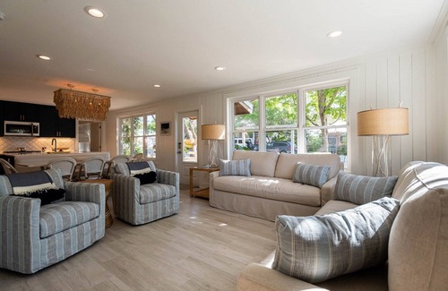 Grayton Beach House | Artless Sprite~Adorable Cozy Luxury~Walk to Beach, StatePark, Red Bar~Beach Gear
