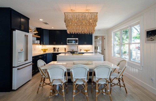 Grayton Beach House | Artless Sprite~Adorable Cozy Luxury~Walk to Beach, StatePark, Red Bar~Beach Gear