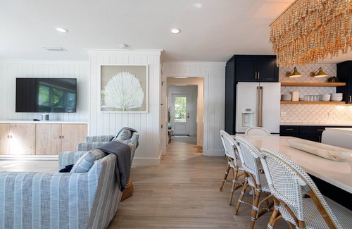 Grayton Beach House | Artless Sprite~Adorable Cozy Luxury~Walk to Beach, StatePark, Red Bar~Beach Gear