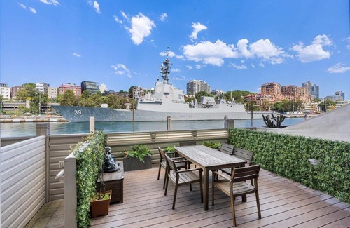 Woolloomooloo Apartment | Artsy Boho Den in Iconic Fingerwharf Woolloomoolo