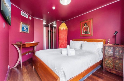 Woolloomooloo Apartment | Artsy Boho Den in Iconic Fingerwharf Woolloomoolo