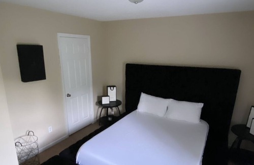 McDonough House | Artsy getaway with WiFi